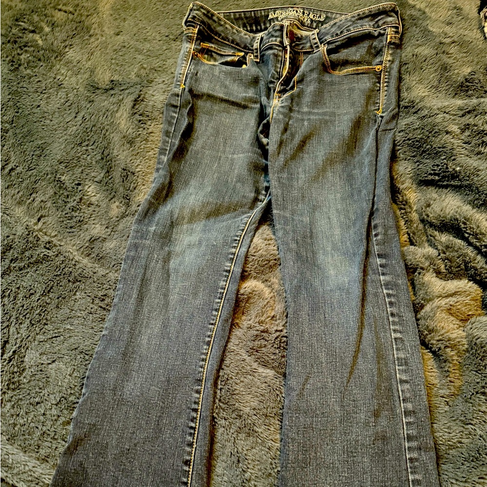 American Eagle skinny kick Jean. Size 12 short